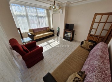 Недорогая вторичная недвижимость: трехкомнатная квартира с отдельной кухней, 95м², в 200м от моря в Махмутларе, Алания ID-18419 фото-3