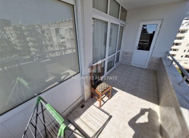 Недорогая вторичная недвижимость: трехкомнатная квартира с отдельной кухней, 95м², в 200м от моря в Махмутларе, Алания ID-18419 фото-14