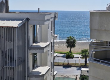 Недорогая вторичная недвижимость: трехкомнатная квартира с отдельной кухней, 95м², в 200м от моря в Махмутларе, Алания ID-18419 фото-16