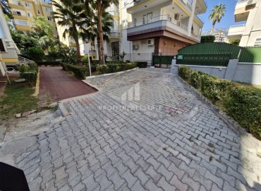 Недорогая вторичная недвижимость: трехкомнатная квартира с отдельной кухней, 95м², в 200м от моря в Махмутларе, Алания ID-18419 фото-18