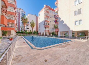 Недорогая вторичная недвижимость: квартира 1+1, 60м², с ремонтом и новой мебелью в 200м от моря в Махмутларе, Алания ID-18488 фото-11