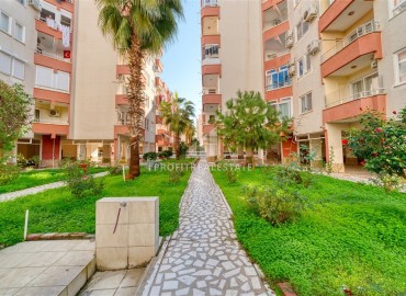 Недорогая вторичная недвижимость: квартира 1+1, 60м², с ремонтом и новой мебелью в 200м от моря в Махмутларе, Алания ID-18488 фото-12