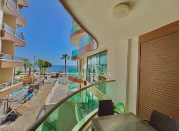 Видовая стильная квартира 1+1, 65м², в элитном комплексе на первой береговой линии в районе Тосмур, Алания ID-18497 фото-15