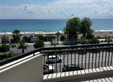 Видовая меблированная квартира с двумя спальнями, 90м², в резиденции на первой береговой линии в Махмутларе, Алания ID-18548 фото-1