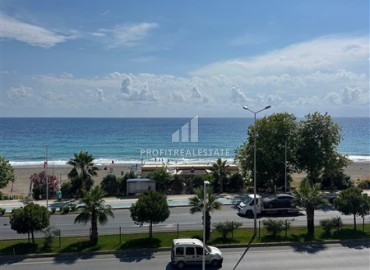 Видовая меблированная квартира с двумя спальнями, 90м², в резиденции на первой береговой линии в Махмутларе, Алания ID-18548 фото-14