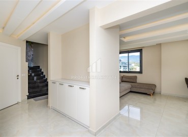 Меблированный пентхаус с тремя спальнями, 185м², в уютной резиденции с инфраструктурой в 100м от моря в Кестеле, Алания ID-18578 фото-3