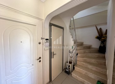 Трехэтажная меблированная вилла 4+1, 200м², с личным бассейном в районе Алании Конаклы, в 150м от моря. ID-18601 фото-8