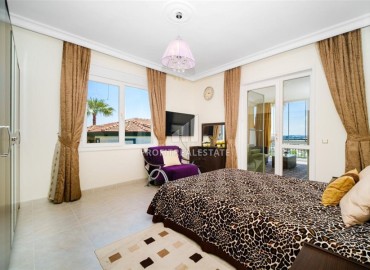 Меблированная двухэтажная вилла с тремя спальнями, 200м², у моря в районе Алании Конаклы под ВНЖ ID-18614 фото-15