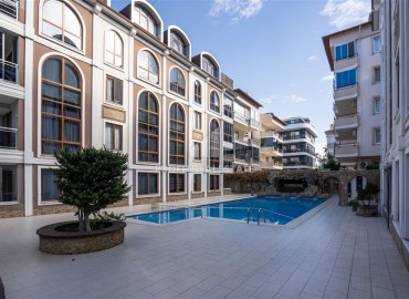 Линейная квартира с тремя спальнями, 130м², готовая к проживанию, в 300м от моря в районе Оба, Алания под ВНЖ ID-18681 фото-1