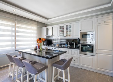 Линейная квартира с тремя спальнями, 130м², готовая к проживанию, в 300м от моря в районе Оба, Алания под ВНЖ ID-18681 фото-10