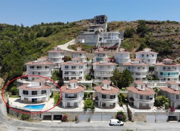 Очаровательная меблированная вилла с тремя спальнями, 290м². с панорамными видами в районе Алании – Каргыджак ID-18795 фото-1