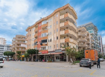 Вторичная недвижимость в Махмутларе, Алания: меблированная квартира 2+1, 120м², в доме городского типа у вторничного рынка ID-18796 фото-1