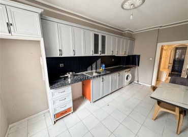 Недорогая вторичная недвижимость: квартира 2+1 с отдельной кухней, 115м², в 250м от моря в Махмутларе, Алания ID-18910 фото-9