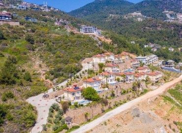 Стильная вилла с тремя спальнями, 250м², с потрясающими видами в районе Тепе, Алания под ВНЖ ID-18912 фото-1