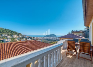 Стильная вилла с тремя спальнями, 250м², с потрясающими видами в районе Тепе, Алания под ВНЖ ID-18912 фото-19