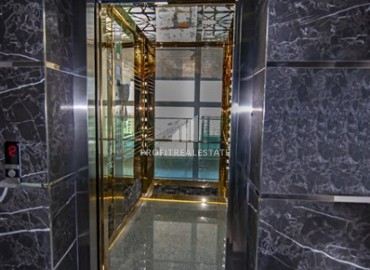 Видовая дизайнерская квартира 1+1, 55м², в элитном комплексе на первой береговой линии в Махмутларе, Алания ID-19032 фото-15