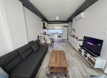 Меблированная двухкомнатная квартира с остекленным балконом, 52м², в 300м от моря в районе Оба, Алания ID-19048 фото-1