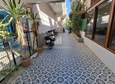 Меблированная двухкомнатная квартира с остекленным балконом, 52м², в 300м от моря в районе Оба, Алания ID-19048 фото-8