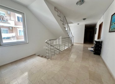 Симпатичная двухкомнатная квартира, 70м², с видом на горы в 200м от моря в Махмутларе, Алания ID-19088 фото-15