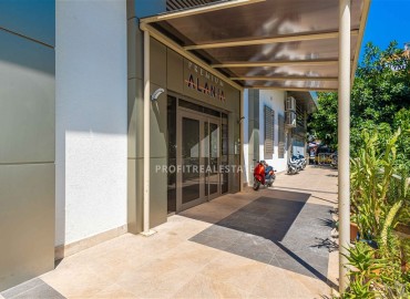 Меблированная двухкомнатная квартира, 55м², в недорогом комплексе в 700м от моря в районе Оба, Алания ID-19112 фото-14
