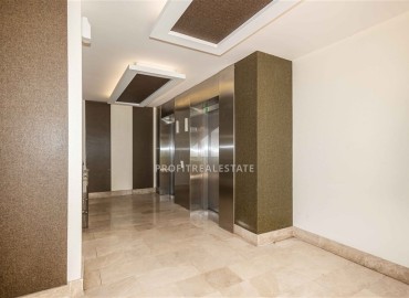 Меблированная двухкомнатная квартира, 55м², в недорогом комплексе в 700м от моря в районе Оба, Алания ID-19112 фото-18