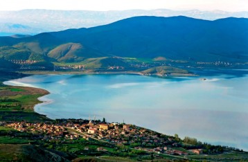 Озеро Хазар на востоке Турции привлекает отдыхающих фото-1