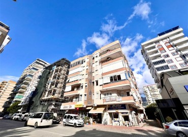 Бюджетная меблированная квартира 3+1 с отдельной кухней, 145м², в доме с парковкой и отличной локацией в Махмутларе, Алания ID-19143 фото-1