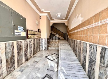 Бюджетная меблированная квартира 3+1 с отдельной кухней, 145м², в доме с парковкой и отличной локацией в Махмутларе, Алания ID-19143 фото-25
