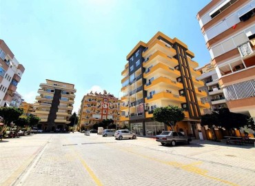 Квартира 1+1, 70м², с мебелью и бытовой техникой в районе рынка по вторникам в Махмутларе, Алания ID-19172 фото-1