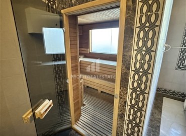 Видовые меблированные апартаменты 1+1, 65м², на высоком этаже в элитном комплексе в 500м от моря в Махмутларе, Алания ID-19194 фото-26