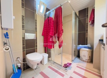 Видовая меблированная квартира 2+1, 120м², в уютном комплексе с отличным расположением в Махмутларе, Алания ID-19200 фото-8