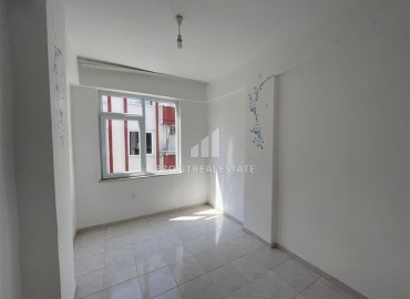 Недорогая вторичная недвижимость: трехкомнатная квартира, 80м², в 200м от моря в Махмутларе, Алания ID-19307 фото-5