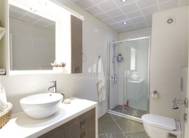 Видовой перевернутый меблированный дуплекс 4+1, 160м², в отличном комплексе в 150м от моря в районе Кестель, Алания ID-19400 фото-11