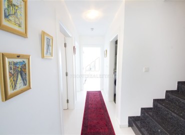 Видовой перевернутый меблированный дуплекс 4+1, 160м², в отличном комплексе в 150м от моря в районе Кестель, Алания ID-19400 фото-14