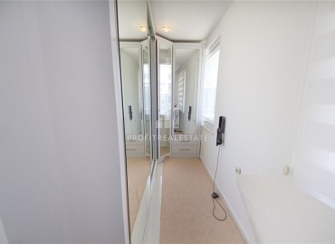 Видовой перевернутый меблированный дуплекс 4+1, 160м², в отличном комплексе в 150м от моря в районе Кестель, Алания ID-19400 фото-22