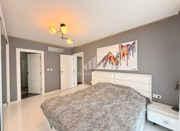 Трехкомнатная квартира с интерьером от дизайнера, 115м², в 150м от моря в районе Кестель, Алания ID-19425 фото-13