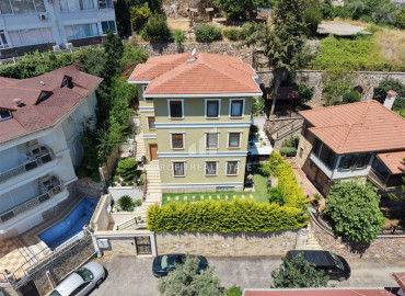 Новый меблированный частный дом для большой семьи 6+3, 350м², с потрясающим видом в центре Алании, в Кале ID-19480 фото-1