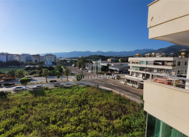 Меблированная трехкомнатная квартира, 110м², в 250м от моря в Махмутларе, с видом на море и горы под ВНЖ ID-19538 фото-15