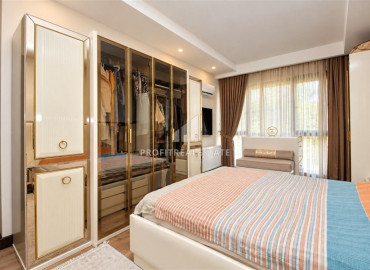 Квартира с тремя спальнями и отдельной кухней, 170м², в двух шагах от моря в центре Алании под гражданство ID-19617 фото-16