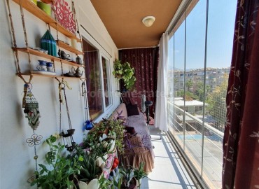 Двухкомнатная квартира с застекленным балконом, полным пакетом мебели и техники в районе Махмутлар,  65м2 ID-3124 фото-7}}