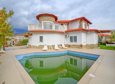 Beautiful villa in the prestigious area of Kargicak with excellent view ID-0163 фото-2