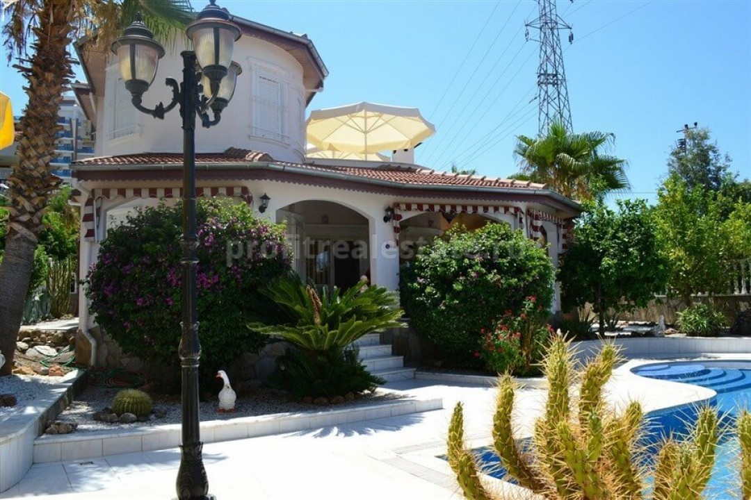 Elegant villa with a private pool and a plot of 680 m2, Mahmutlar, Alanya ID-4311 фото-2