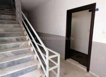 Inexpensive three-room apartment, in a house without infrastructure, Mahmutlar, Alanya, 100m2 ID-4316 фото-10
